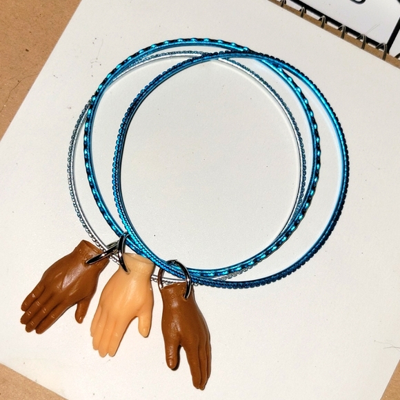 Bracelet Set ๐ซฑ๐ฝ๐ซฒ๐ป๐ซฑ๐ฝ 3 Tiny Hands - Picture 1 of 16